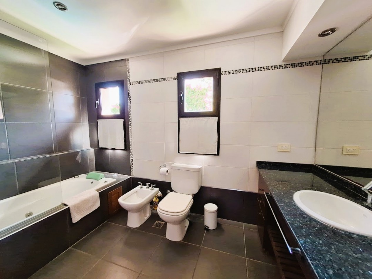 CASA  CON CAPACIDAD PARA 8 PERSONAS. 