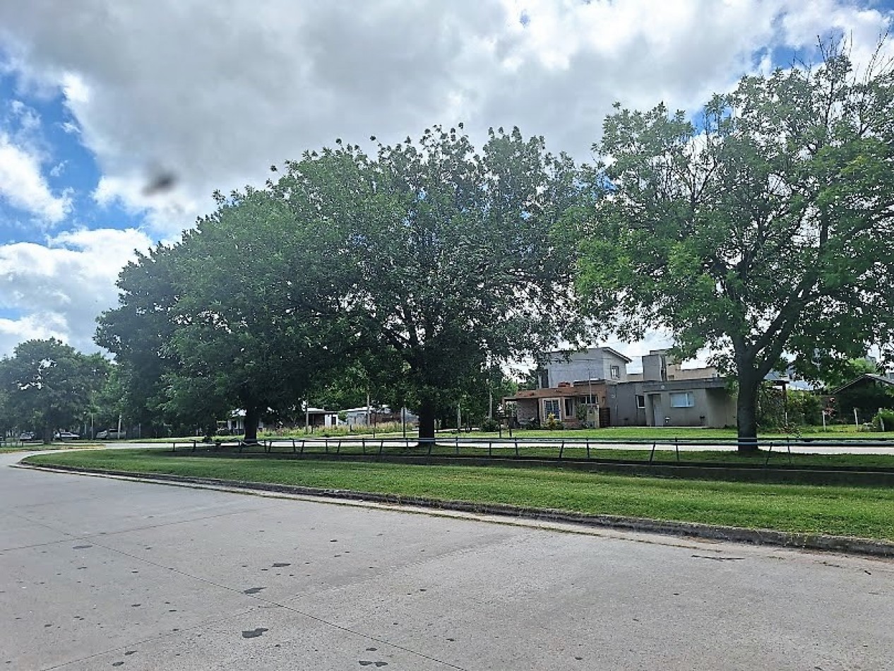 Gral. Madariaga,  lote unifamiliar sobre Avenida.