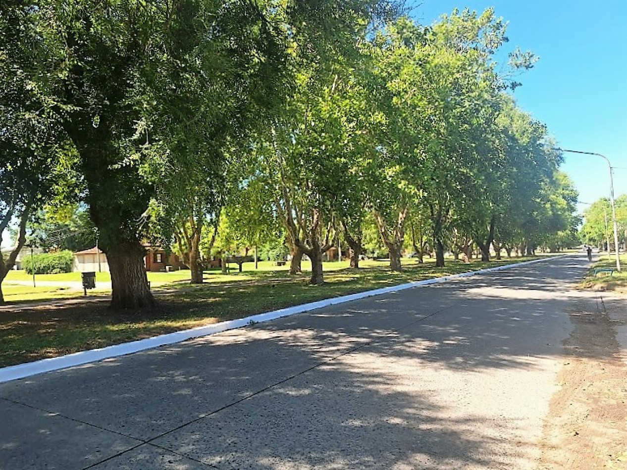 LOTE EN ESQUINA, FRENTE A AVENIDA PRINCIPAL CON HERMOSAS VISTAS.