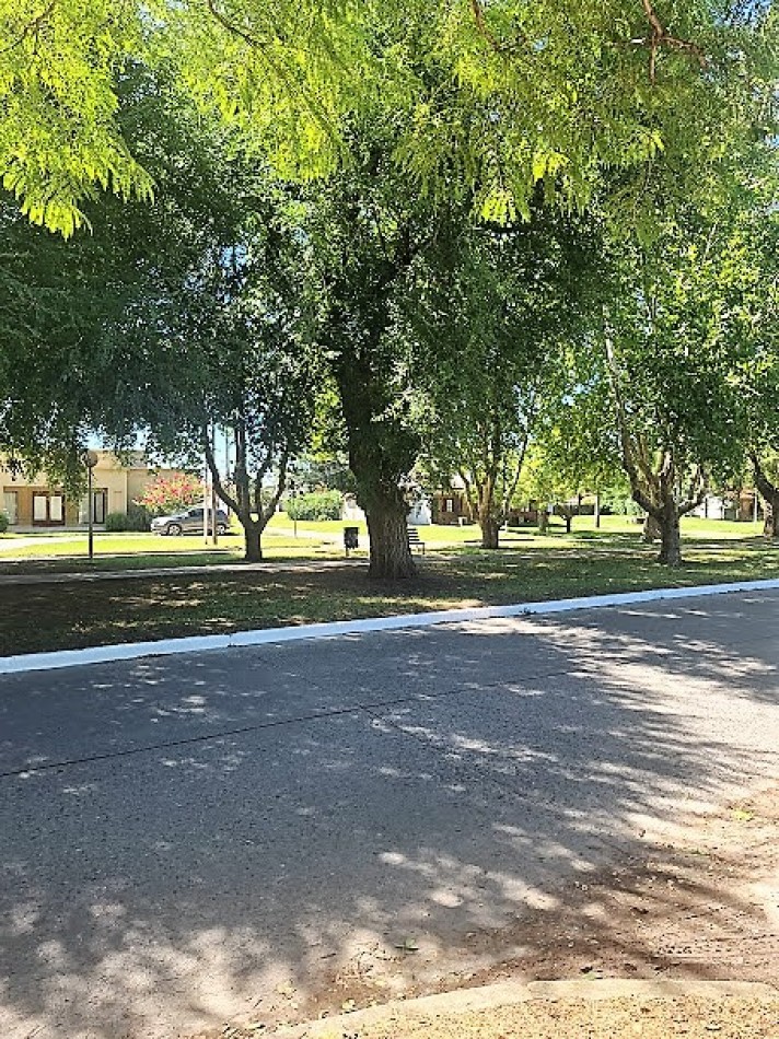 LOTE EN ESQUINA, FRENTE A AVENIDA PRINCIPAL CON HERMOSAS VISTAS.