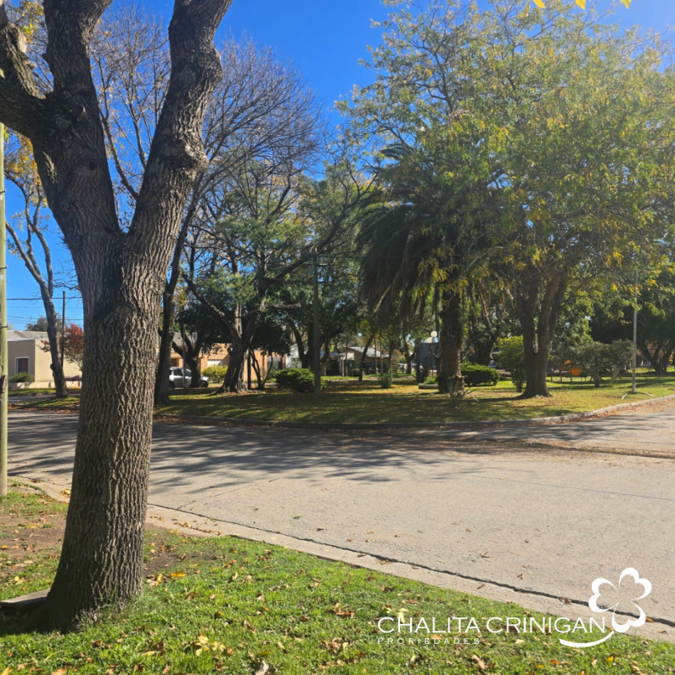 ¡VENTA! Gral. Madariaga, Bs. As. Propiedad con un gran potencial de 111m2 cubiertos sobre lote de 313 m2 . Ubicada en calle Zubiaurre  entre Arias y Saavedra 