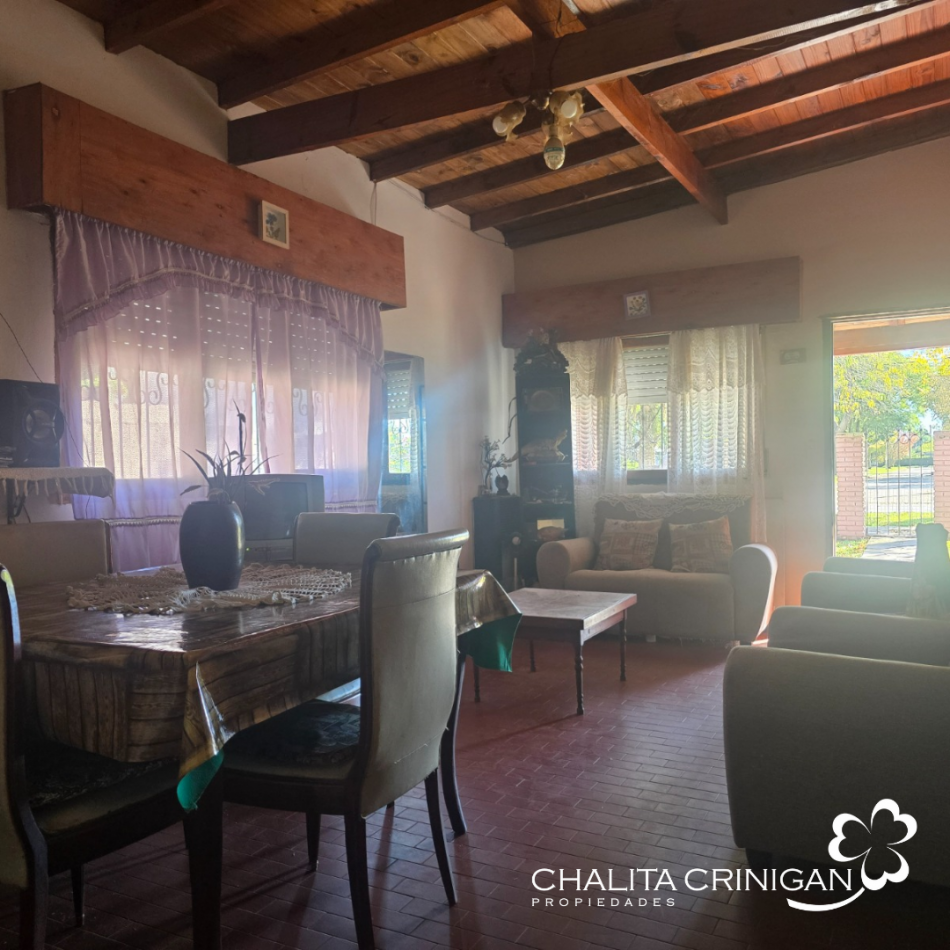 ¡VENTA! Gral. Madariaga, Bs. As. Propiedad con un gran potencial de 111m2 cubiertos sobre lote de 313 m2 . Ubicada en calle Zubiaurre  entre Arias y Saavedra 