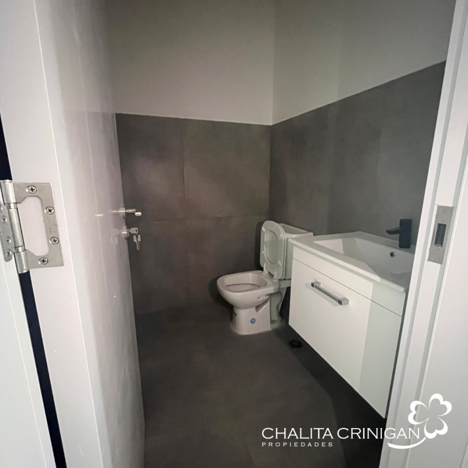 ¡ALQUILER O VENTA! Local Comercial en Dr. Carlos Madariaga entre Rivadavia y Moreno. Gral. Madariaga-Bs. As.