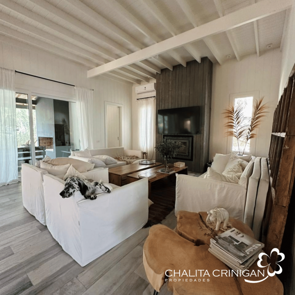 Costa Esmeralda- Casa en venta , totalmente equipada. Barrio Maritimo III 24.