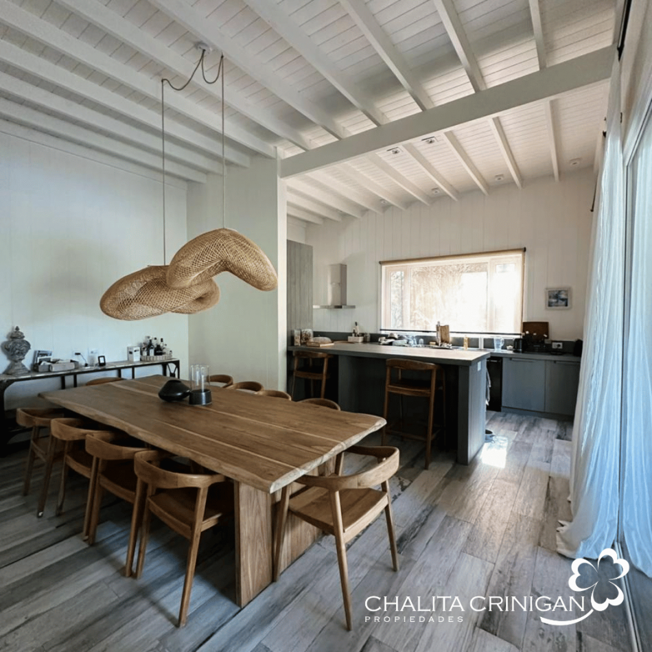 Costa Esmeralda- Casa en venta , totalmente equipada. Barrio Maritimo III 24.