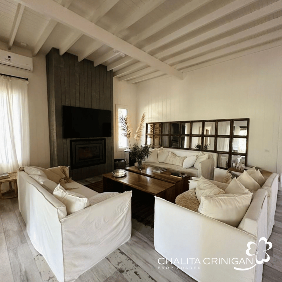 Costa Esmeralda- Casa en venta , totalmente equipada. Barrio Maritimo III 24.