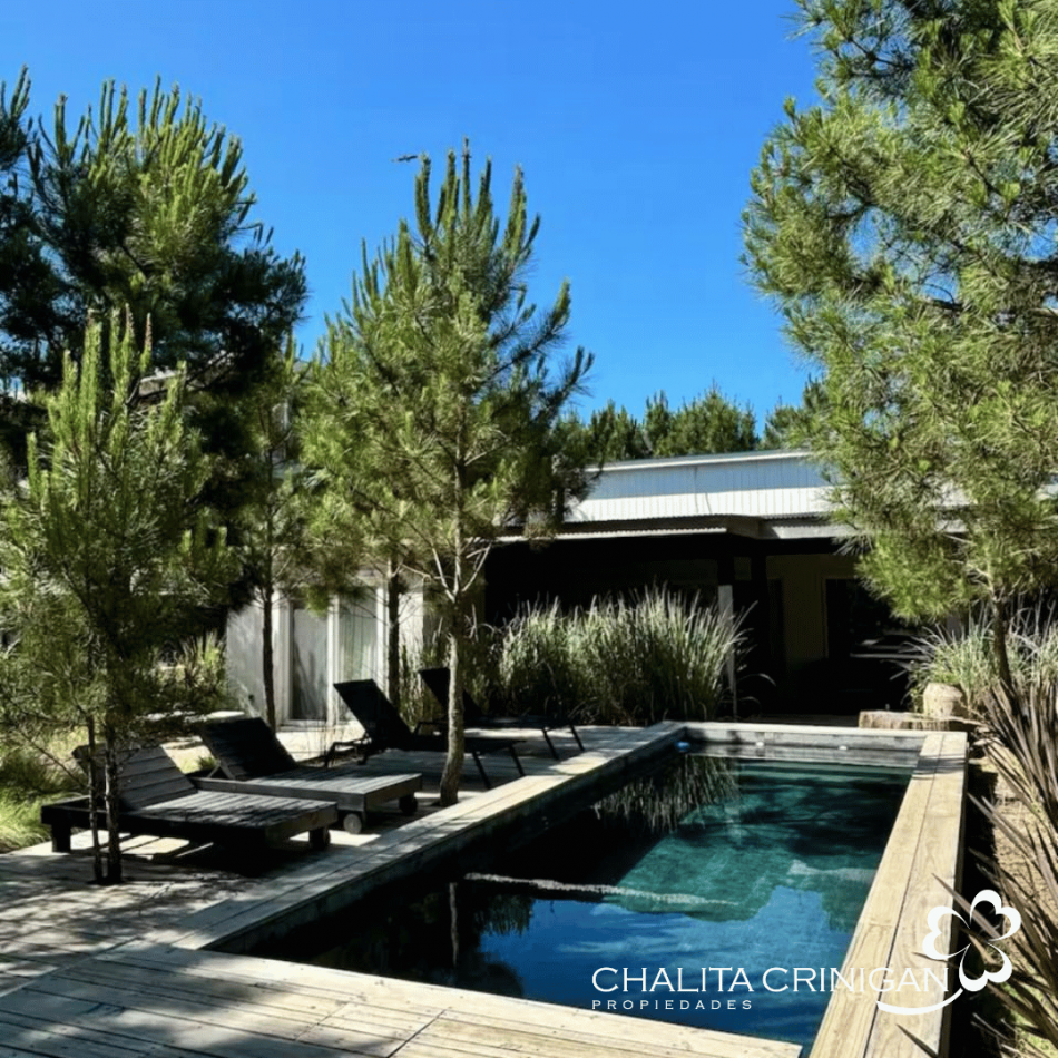 Costa Esmeralda- Casa en venta , totalmente equipada. Barrio Maritimo III 24.