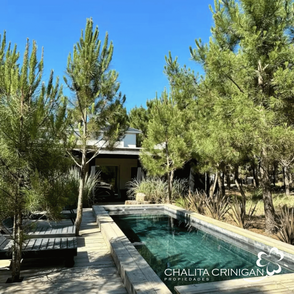 Costa Esmeralda- Casa en venta , totalmente equipada. Barrio Maritimo III 24.