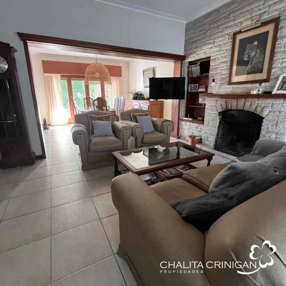 ¡ VENTA ! Gral. Madariaga , Bs. As.   Casa de solida construccion y excelente ubicacion. 