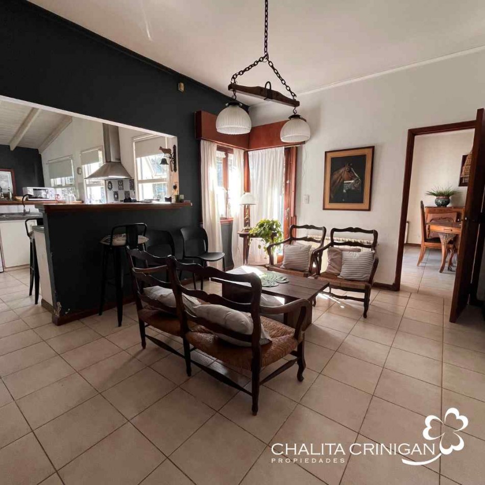 ¡ VENTA ! Gral. Madariaga , Bs. As.   Casa de solida construccion y excelente ubicacion. 