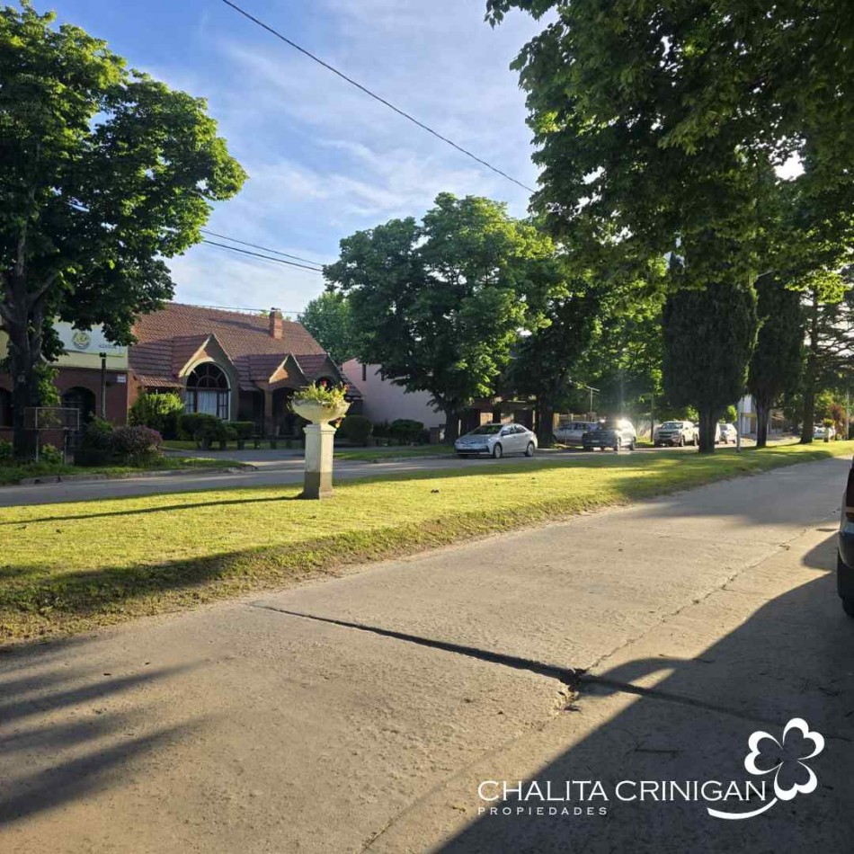 ¡ VENTA ! Gral. Madariaga , Bs. As.   Casa de solida construccion y excelente ubicacion. 