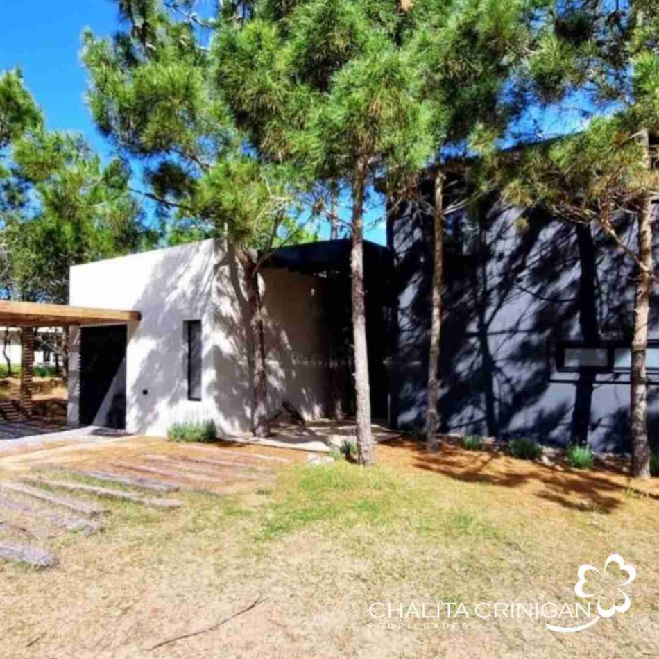 COSTA ESMERALDA- CASA EN VENTA, TOTALMENTE EQUIPADA. BARRIO MARITIMO IV 48