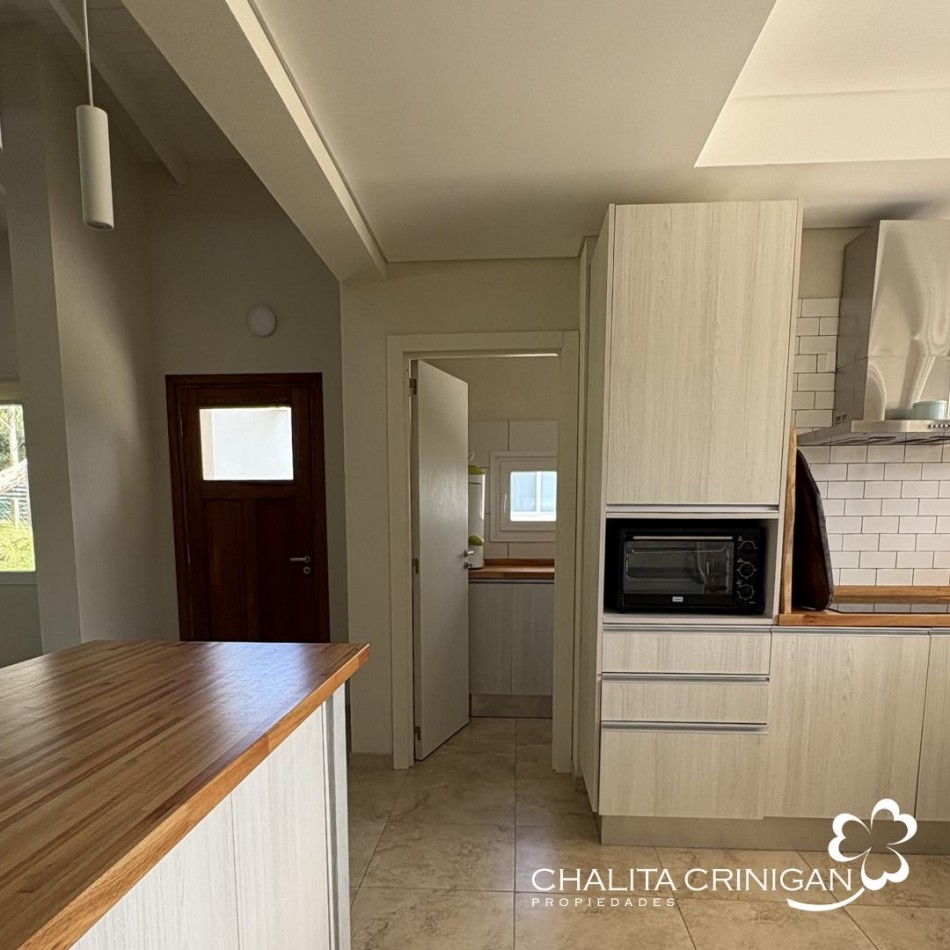 ¡VENTA! Costa Esmeralda, barrio Ecuestre. Casa totalmente equipada