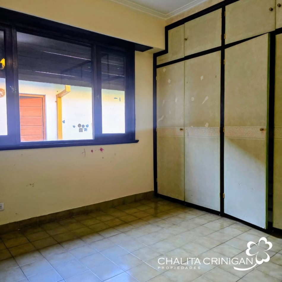 CASA DE SOLIDA CONSTRUCCION Y EXELENTE UBICACION, EN DOS PLANTAS.
