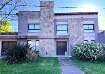 CASA  CON CAPACIDAD PARA 8 PERSONAS. 
