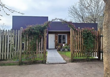 COMODA CASA CON AMPLIOS ESPACIOS Y QUINCHO.