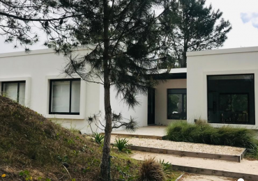 COSTA ESMERALDA, DEPORTIVA 342 - Estilo y Naturaleza: Casa moderna, totalmente equipada . 