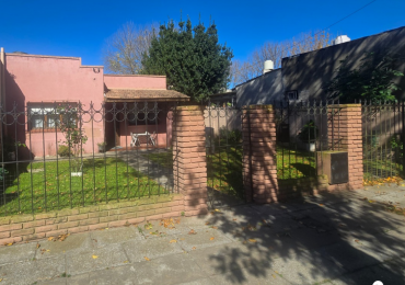 ¡VENTA! Gral. Madariaga, Bs. As. Propiedad con un gran potencial de 111m2 cubiertos sobre lote de 313 m2 . Ubicada en calle Zubiaurre  entre Arias y Saavedra 