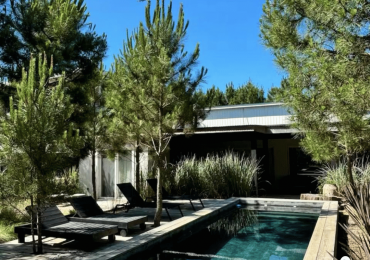 Costa Esmeralda- Casa en venta , totalmente equipada. Barrio Maritimo III 24.